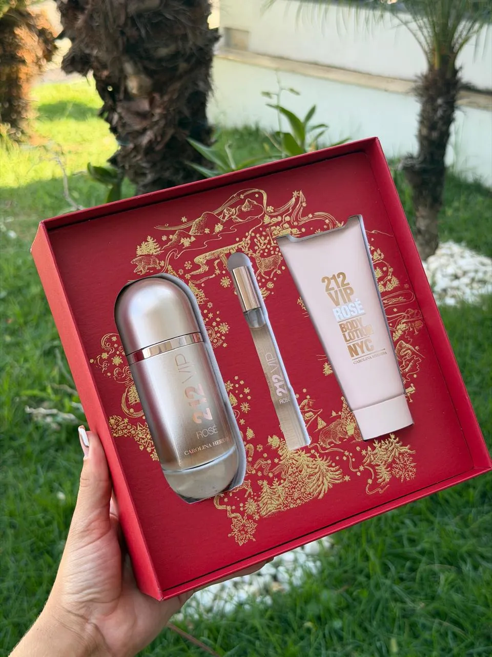 Kit de Presente 212 VIP Rosé Carolina Herrera Perfume + Loção + Travel Size 1
