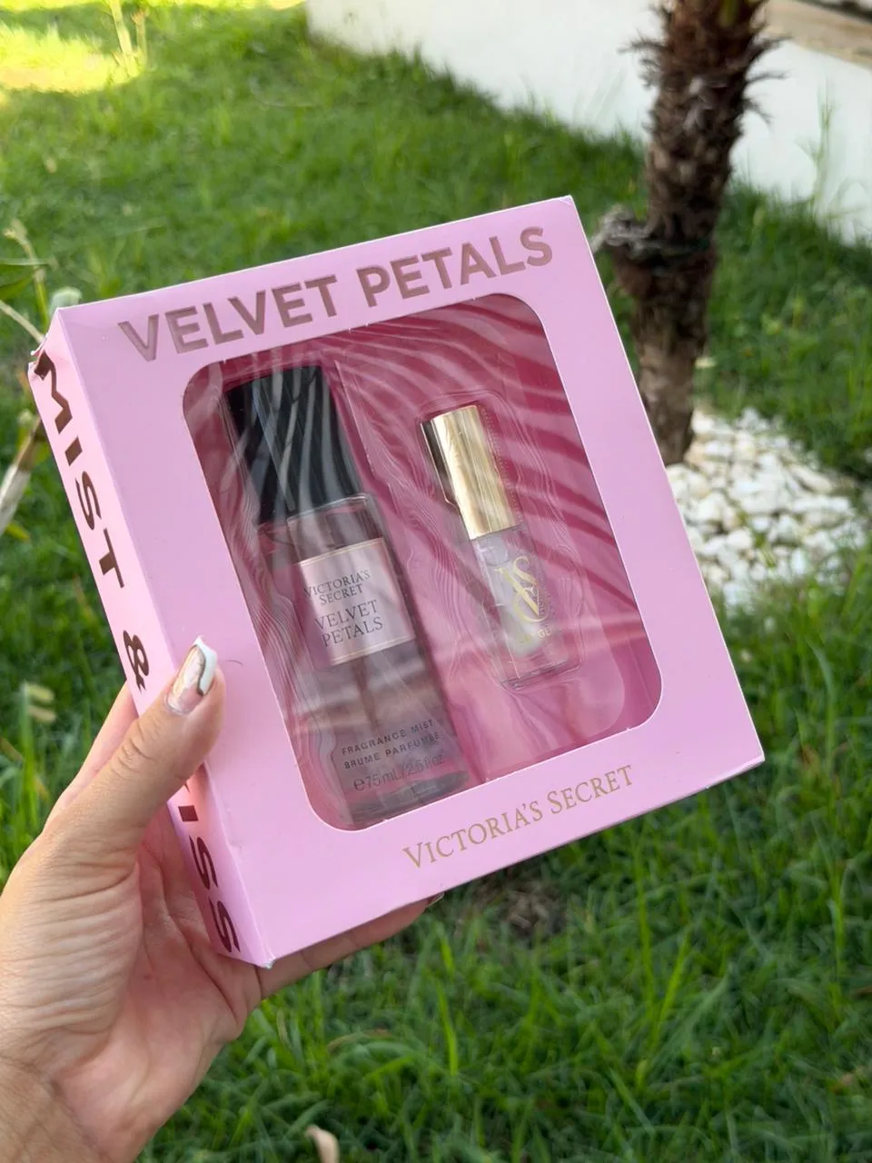 Kit Victoria's Secret Velvet Petals Mist e Lip Gloss Mist & Kiss 1