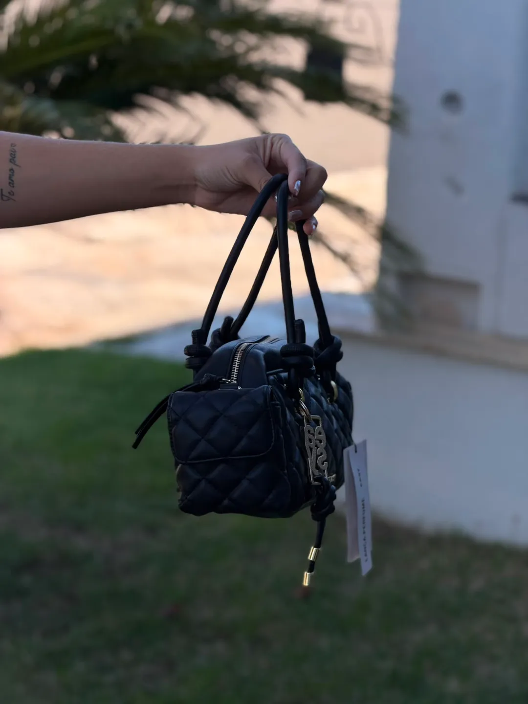 Bolsa Lança Perfume Tote Matelasse Charm Preta 2