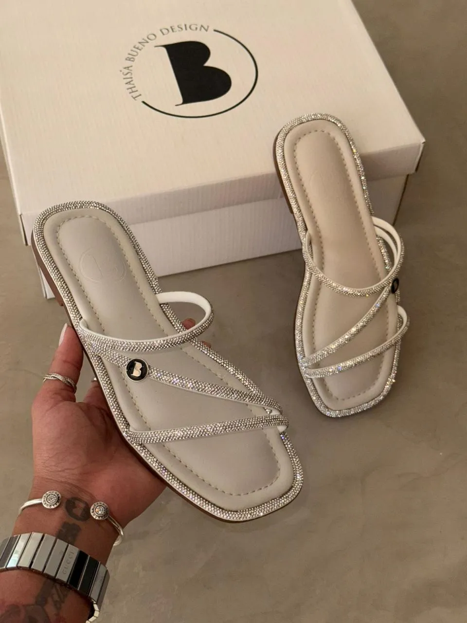 Sandália Rasteira Feminina com Brilho Strass Off White Bubu 1