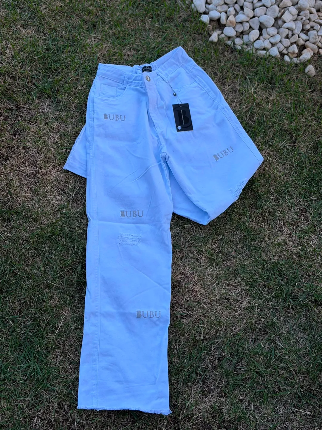 Calça Jeans Branca Wide Legue Bordado Bubu 1